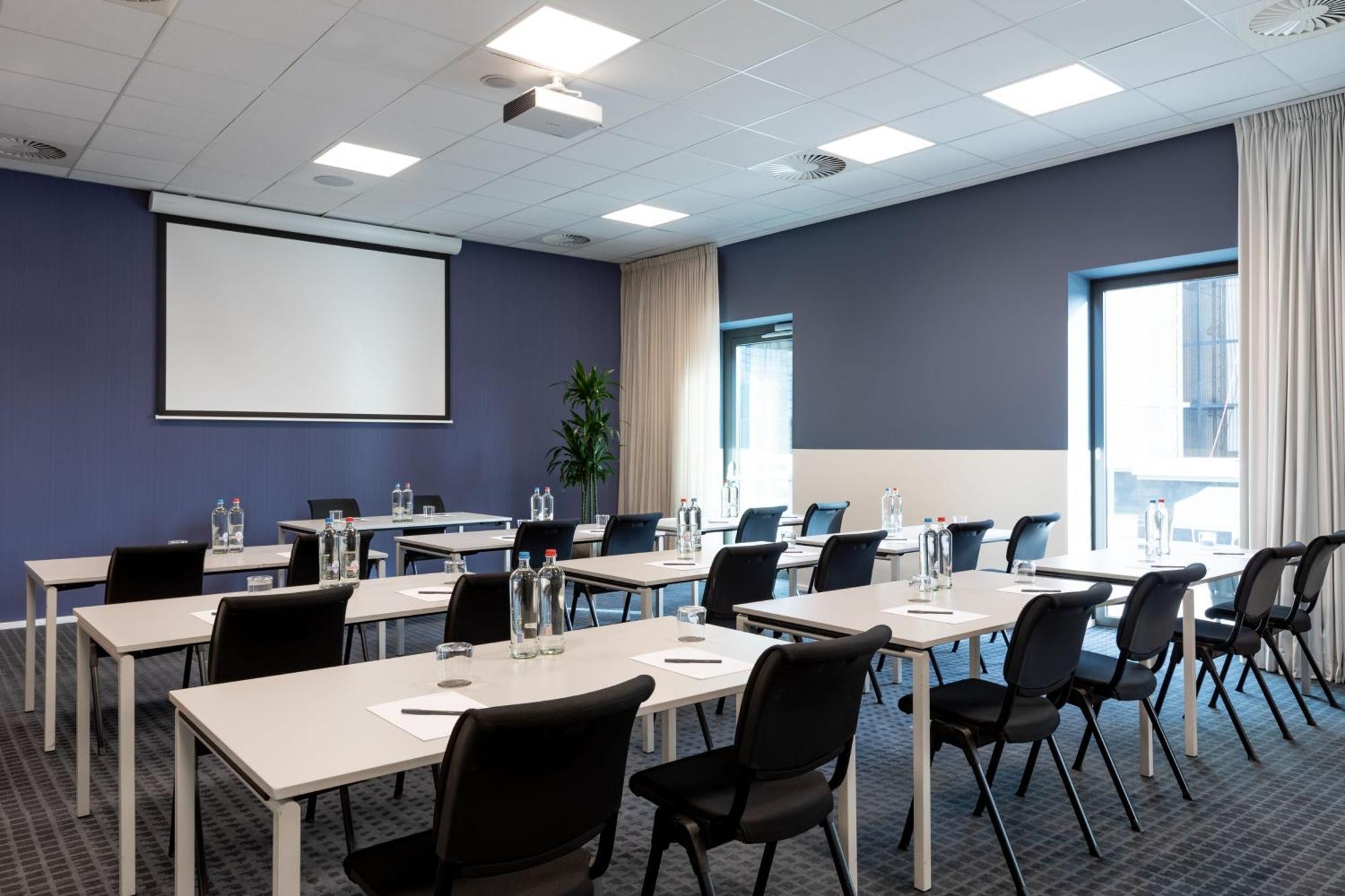 Hotel Courtyard By Marriott Arena Atlas 4*